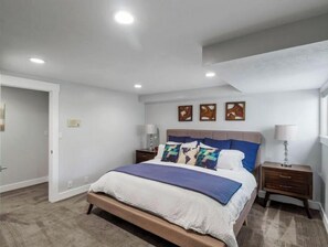 4 bedrooms, in-room safe, desk, iron/ironing board