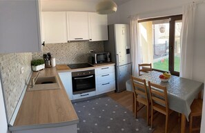 Fridge, microwave, oven, stovetop - Cozy and clean apartment, located in Villa Lidia (Eforie Nord)