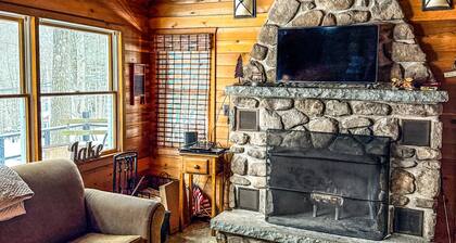 Cozy Lake View Cabin on Lake Wallenpaupack with beach area access!!!