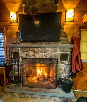 Interior - Cozy Lake View Cabin on Lake Wallenpaupack with beach area access!!! (Lake Ariel)