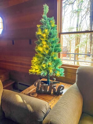 Interior - Cozy Lake View Cabin on Lake Wallenpaupack with beach area access!!! (Lake Ariel)