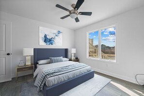 5 makuuhuonetta, työpöytä, silitysrauta/-lauta, vauvan matkasänky