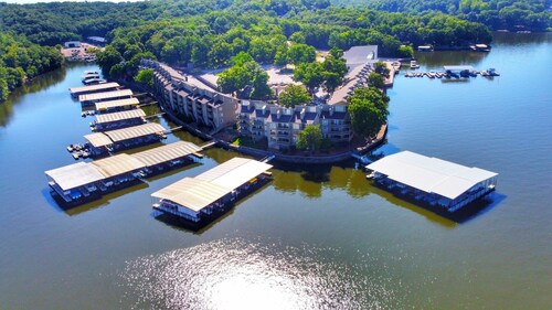 Updated 3 Bedroom Condo at Mile Marker 26 near Margaritaville Resort