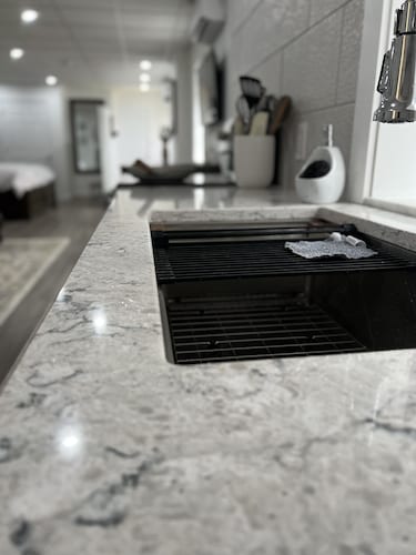 Unique downtown stay in historical building just minutes to Luray Caverns