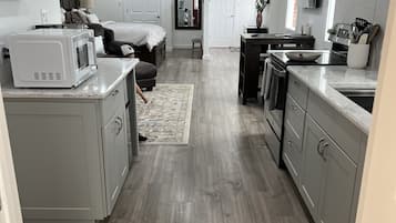 1 chambre, fer et planche à repasser, lit parapluie, Wi-Fi