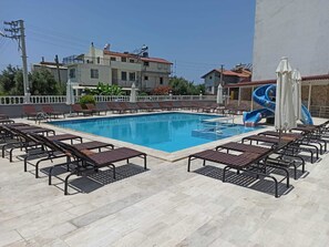 季節性室外游泳池