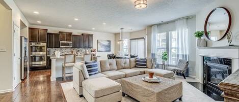 Télévision, cheminée, jeux vidéo, espaces bureaux