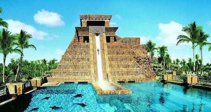 Atlantis Harborside Bahamas New Years! 1 Bedroom Premium 12/26-1/2- 4 Wristbands