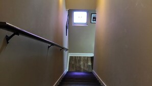 A staircase with a handrail, wooden steps, and a small window at the top. - High End Townhouse 12 min walk to Campus and Downtown (Auburn)