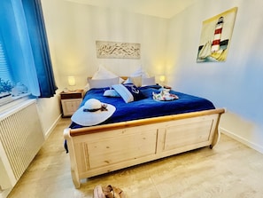 1 bedroom, in-room safe, iron/ironing board, free WiFi