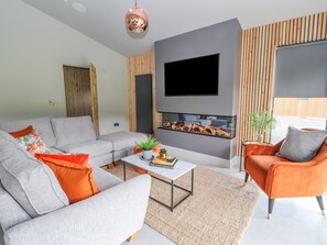 Cottage | Interior - Pool View (Meifod)