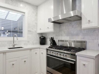 ★★Entire ★ House ★ 3 BR ★ 5 guests