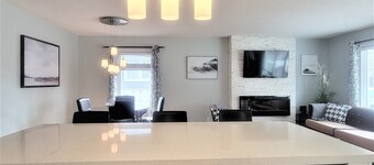 ★★Entire ★ House ★ 3 BR  ★ 5 guests