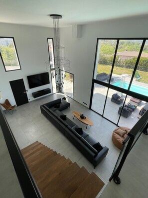 4 bedrooms, iron/ironing board, travel crib, free WiFi