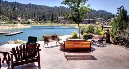 Boulder Bay Lakefront. Dock, hot tub, BBQ, fire pit. 2000 sq ft outdoor backyard