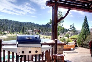 Terrace/patio - Boulder Bay Lakefront. Dock, hot tub, BBQ, fire pit, pool table. Large backyard. (Big Bear Lake)