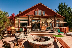 Terrace/patio - Boulder Bay Lakefront. Dock, hot tub, BBQ, fire pit, pool table. Large backyard. (Big Bear Lake)