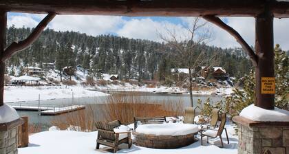 Boulder Bay Lakefront. Dock, hot tub, BBQ, fire pit, pool table. Large backyard.