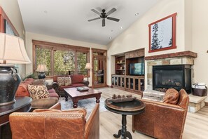 TV, fireplace, stereo