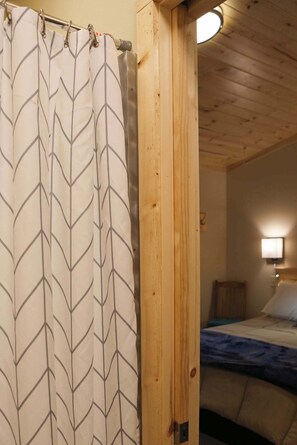 WiFi, bed sheets