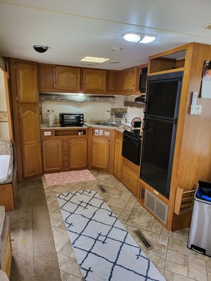 Private kitchen - Cozy RV - Apple Orchard, On the broad river! Kid friendly! Very Clean!  (Black Mountain)