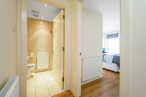 Kylpyamme, hiustenkuivaaja, pyyhkeet