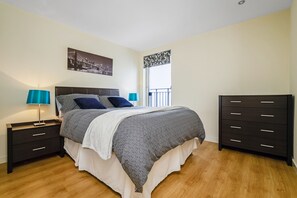 1 habitación, tabla de planchar con plancha, wifi gratis y ropa de cama 