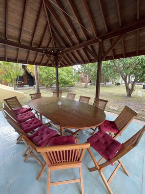 Outdoor dining - Beautiful property that can accommodate 26 guests! Casa Lidia (English Harbour)