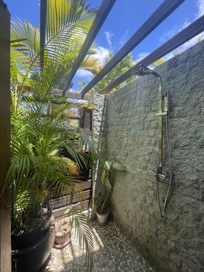 Property grounds - Beautiful property that can accommodate 26 guests! Casa Lidia (English Harbour)