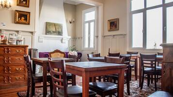 29-inch LCD TV with cable channels, TV