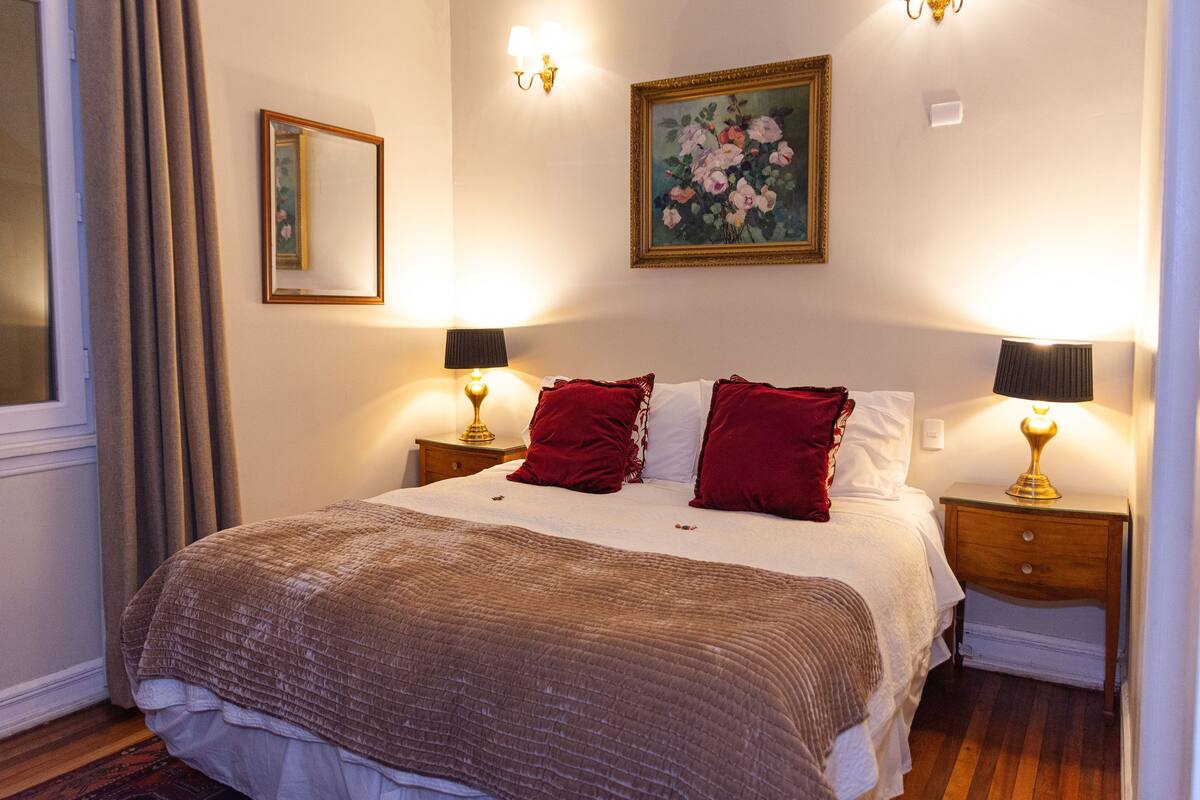 Habitación superior | Minibar, escritorio, wifi gratis y ropa de cama