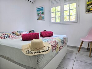 4 bedrooms, WiFi, bed sheets, wheelchair access - Villa Carpe Diem - Swimming pool - sleeps 9 - 4 bedrooms (Les Trois-Îlets)