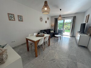 Smart TV - Apartment with garden in Urb/Medina del Zoco, Mijas Costa: 5 min beach and swimming pool (Calahonda)