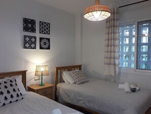 2 habitaciones, tabla de planchar con plancha, wifi y ropa de cama 