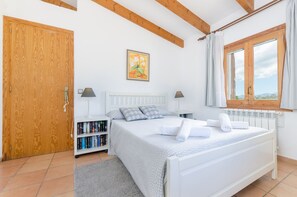 3 bedrooms, iron/ironing board, travel cot, free WiFi - YourHouse Sa Cova Dor, finca with garden and private pool (Santa Margalida)