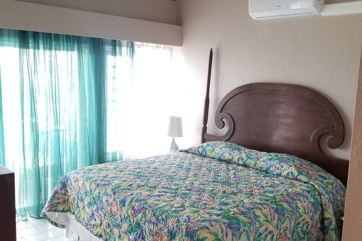 Condo cơ bản, 2 phòng ngủ, có thể sử dụng hồ bơi, quang cảnh bãi biển | 2 phòng ngủ, bàn ủi/dụng cụ ủi quần áo 