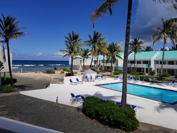 基本公寓客房, 2 間臥室, 可使用泳池, 海灘景觀 | 陽台景觀