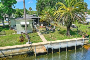 Property grounds - 3 bedroom Farmhouse on the River (Spring Hill)