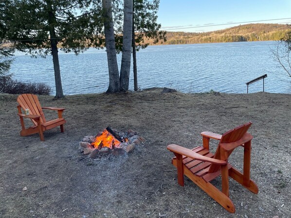 Property grounds - Cozy, modern cottage lots of space, perfect waterfront for swimming / water fun! (Barry's Bay)