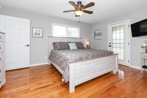 4 bedrooms, iron/ironing board, travel crib, free WiFi