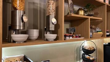 Petit déjeuner buffet (16 EUR par personne)