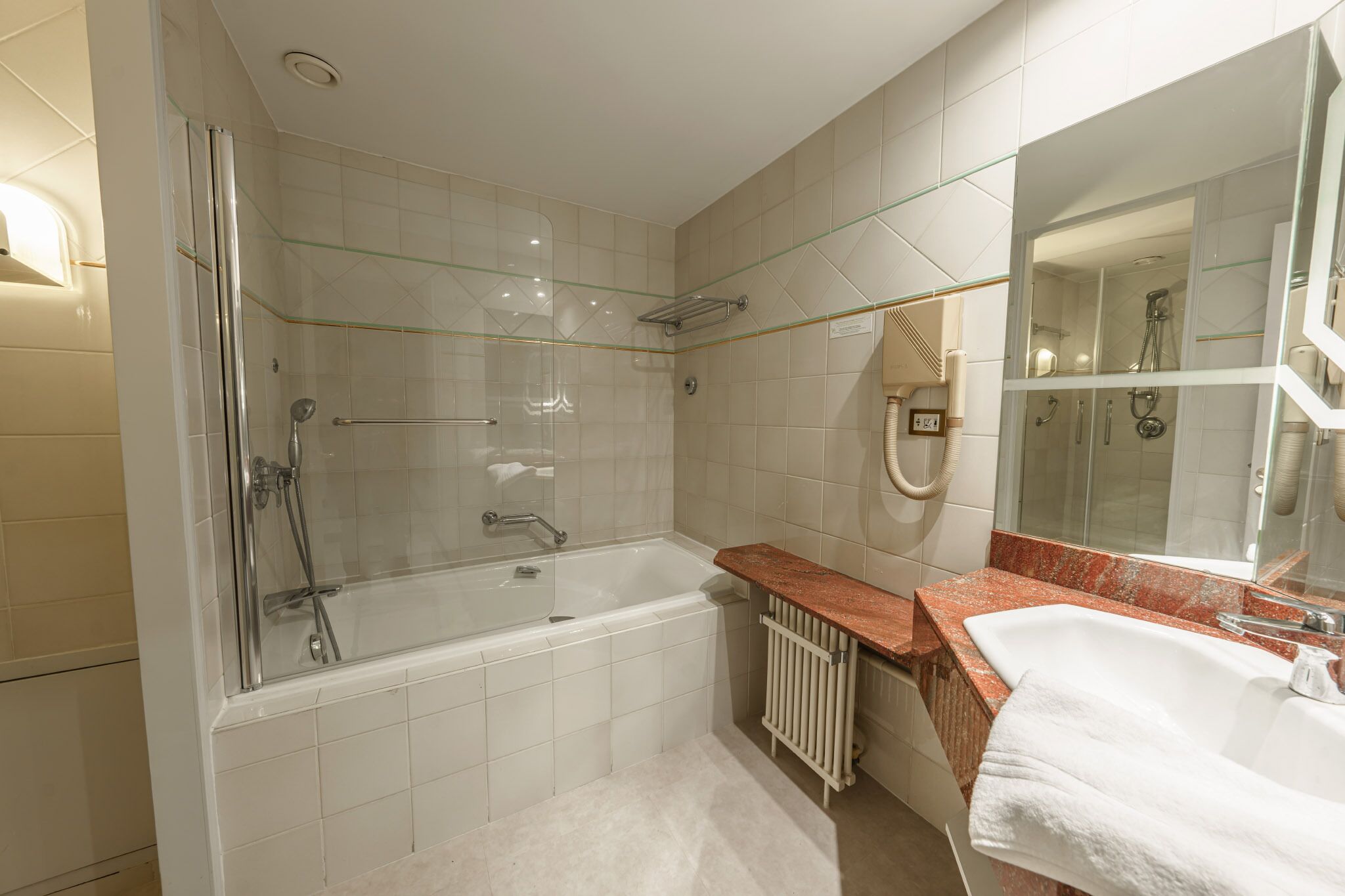 deluxe double room, ensuite | bathroom | slippers