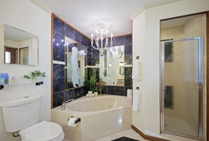 Condo, Multiple Beds, Balcony | Bathroom | Towels, toilet paper