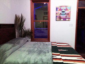 1 bedroom, desk, free WiFi, bed sheets - Studio in the Heart of East Austin (Austin)
