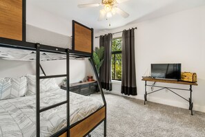 2 bedrooms, iron/ironing board, internet, bed sheets