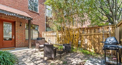 Hip & vibrant townhome near downtown with private patio, grill, AC, and WiFi