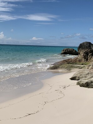 Beach nearby, sun-loungers, beach towels