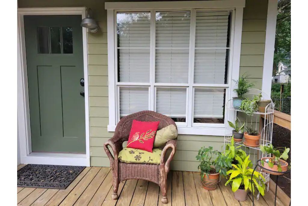 Beautiful 2 bd/2b Garden Retreat in Black Mountain