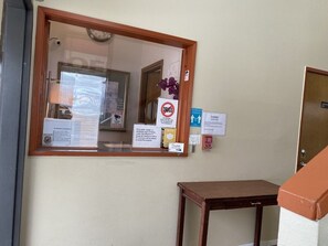 Check-in/check-out kiosk - Farwest Motel (Everett)