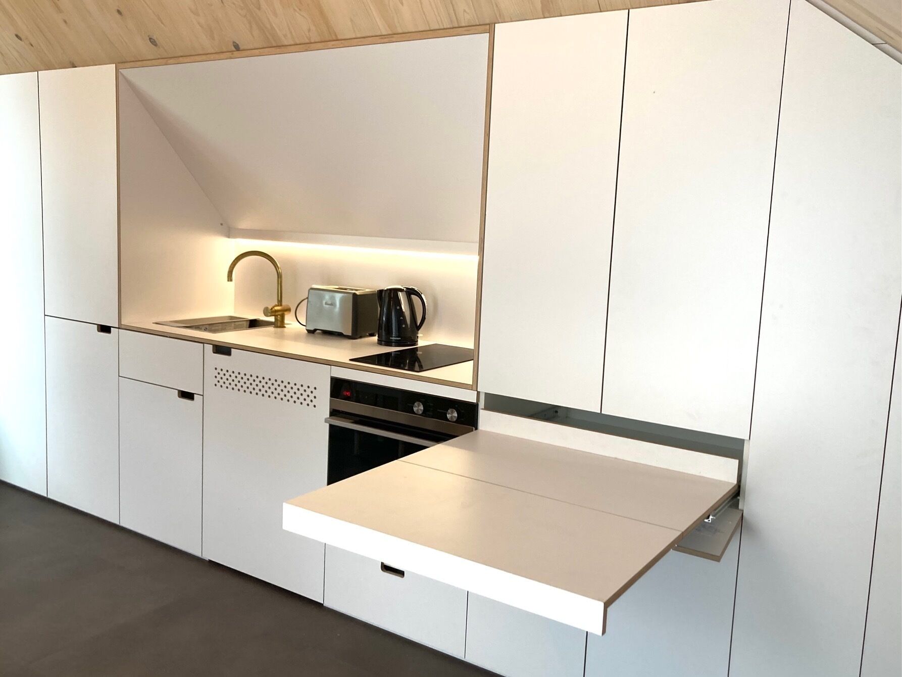 STYLISH ARCHITECTURAL - CENTENNIAL PK. Brilliant location: Quiet pretty central! — image 15